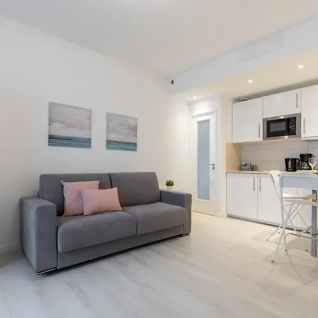 Water Front Studio & Parking * Nice